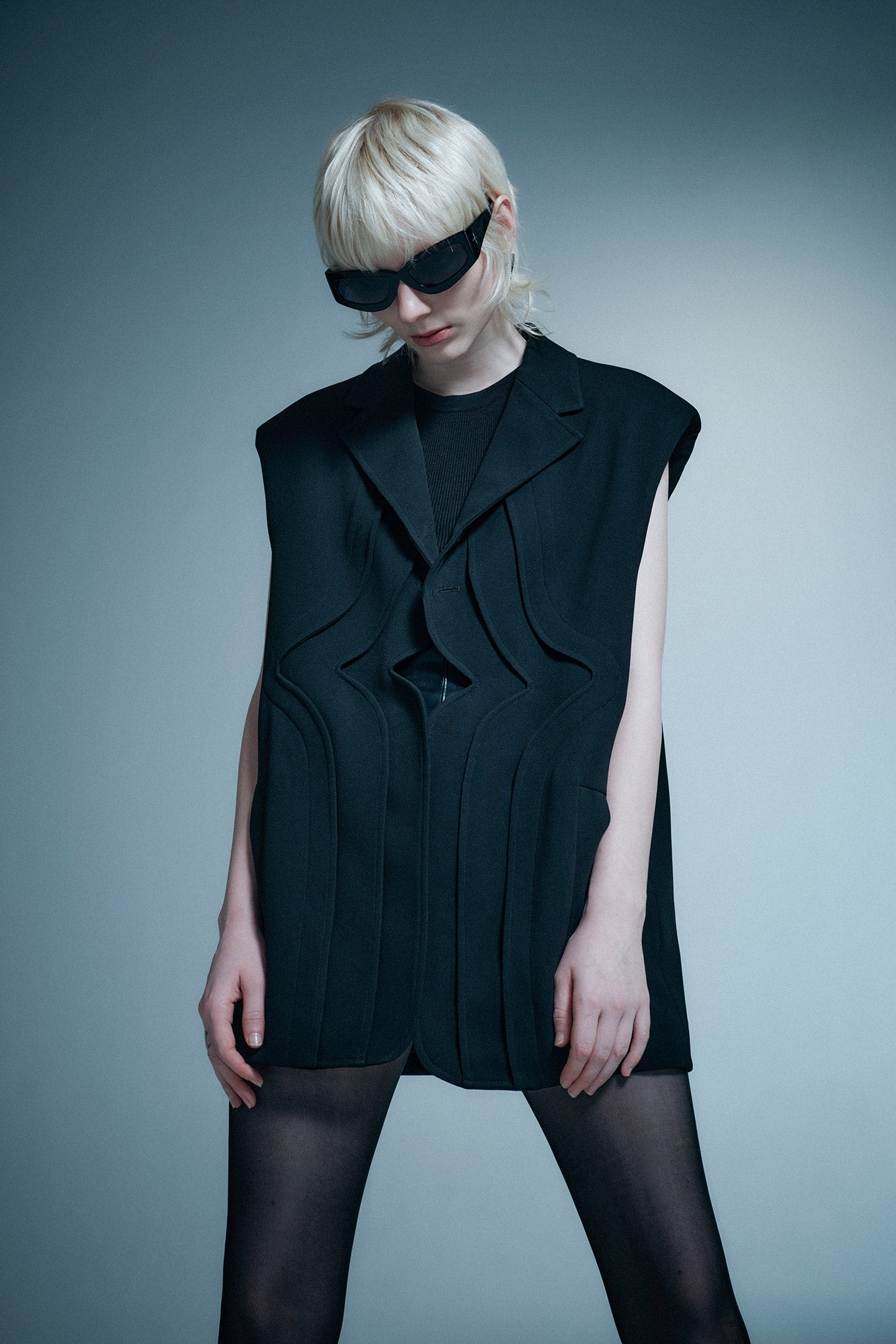 Acetic acid
tetramer
multi-layer
hollow vest
