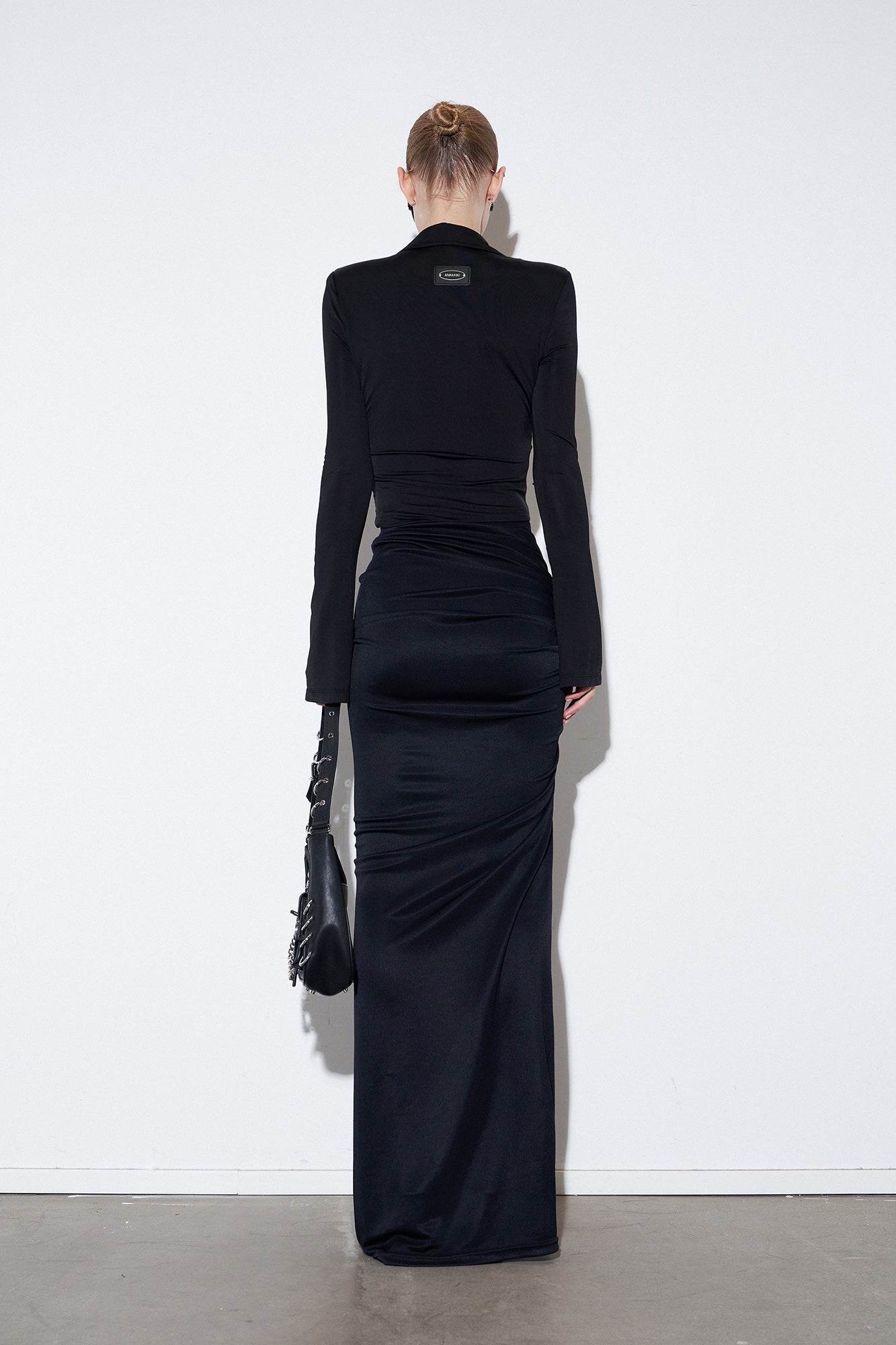 Overskirt in acetic acid fold