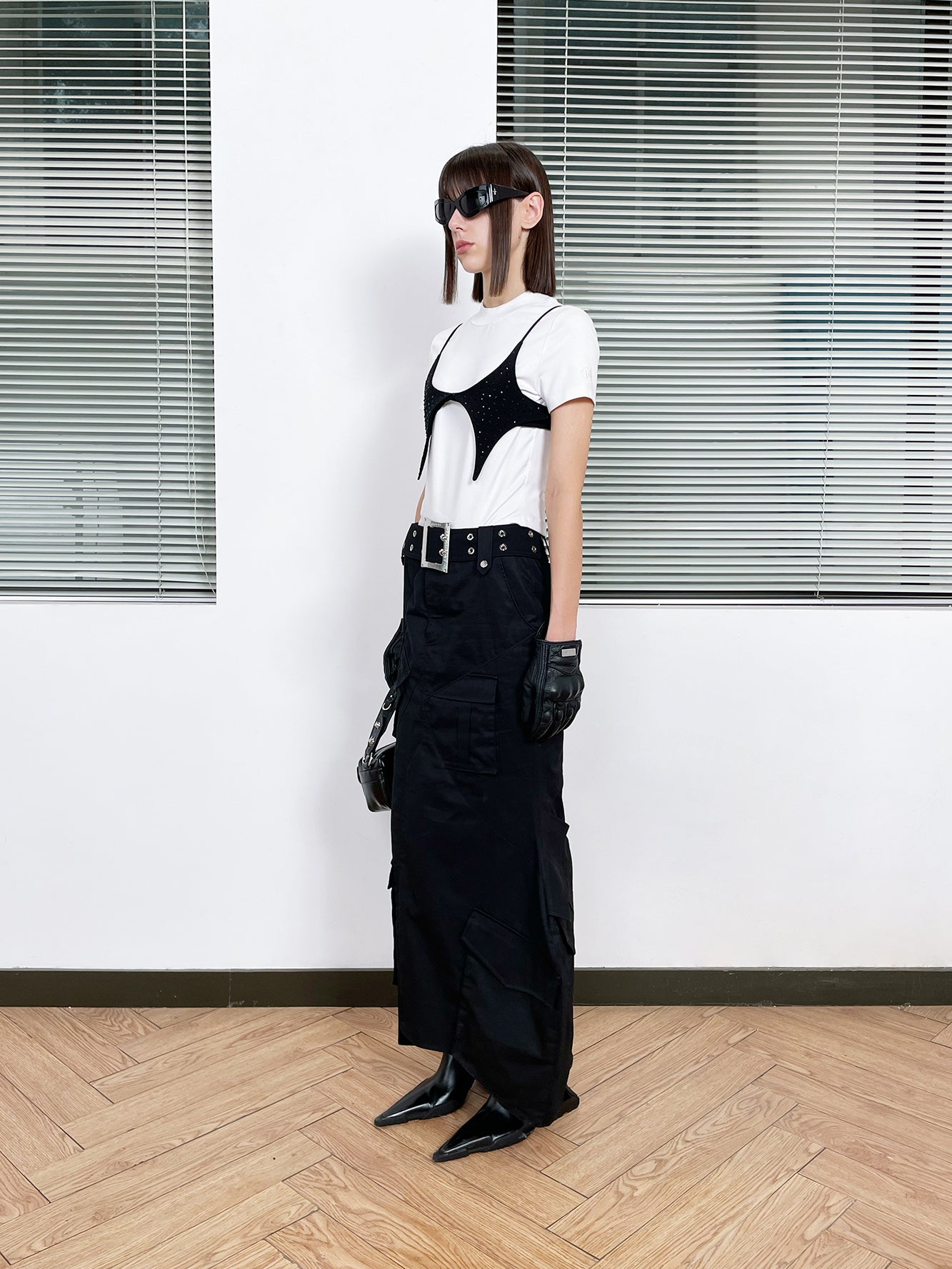 Diamond-mounted four-star suspenders