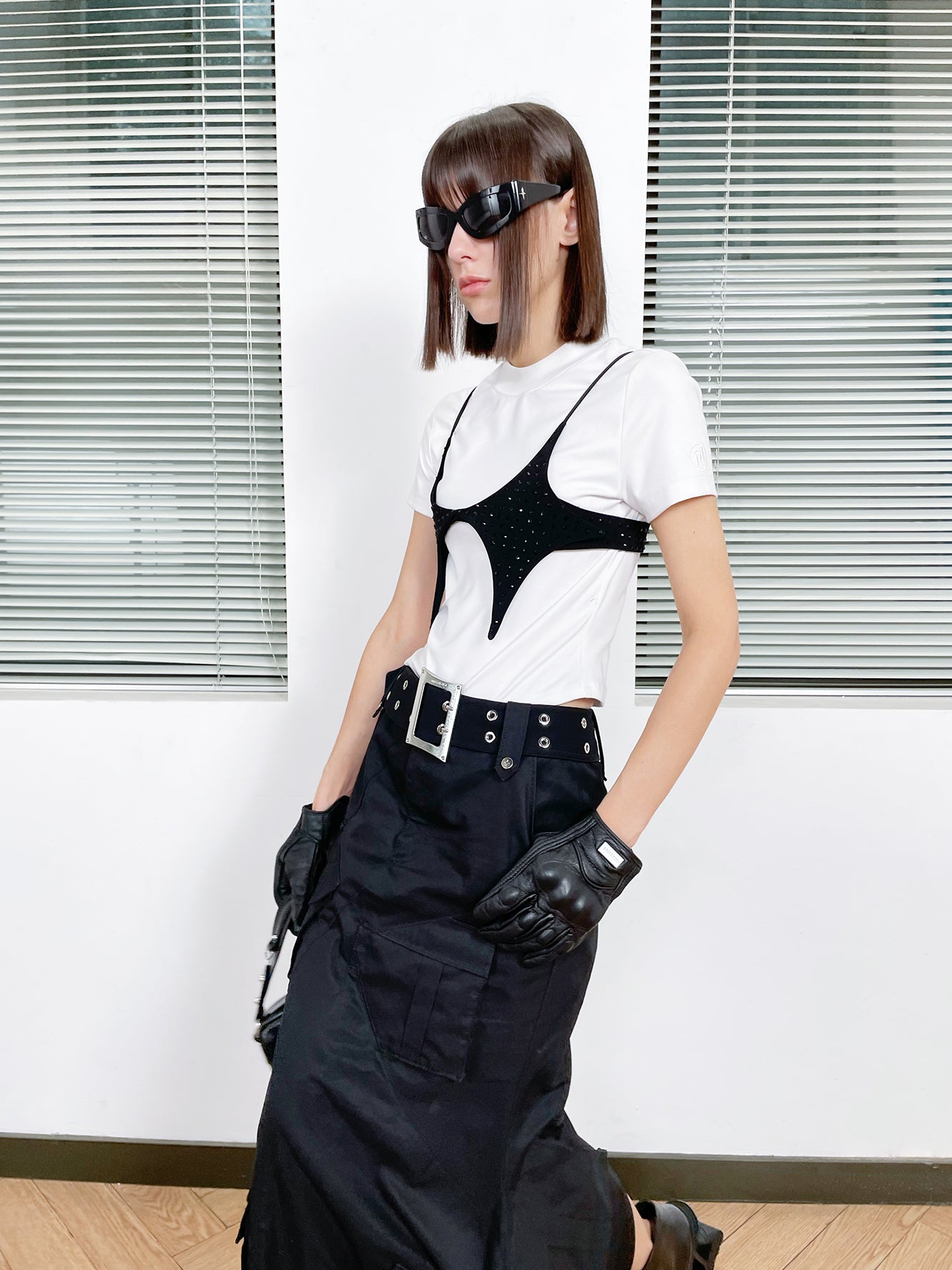 Diamond-mounted four-star suspenders