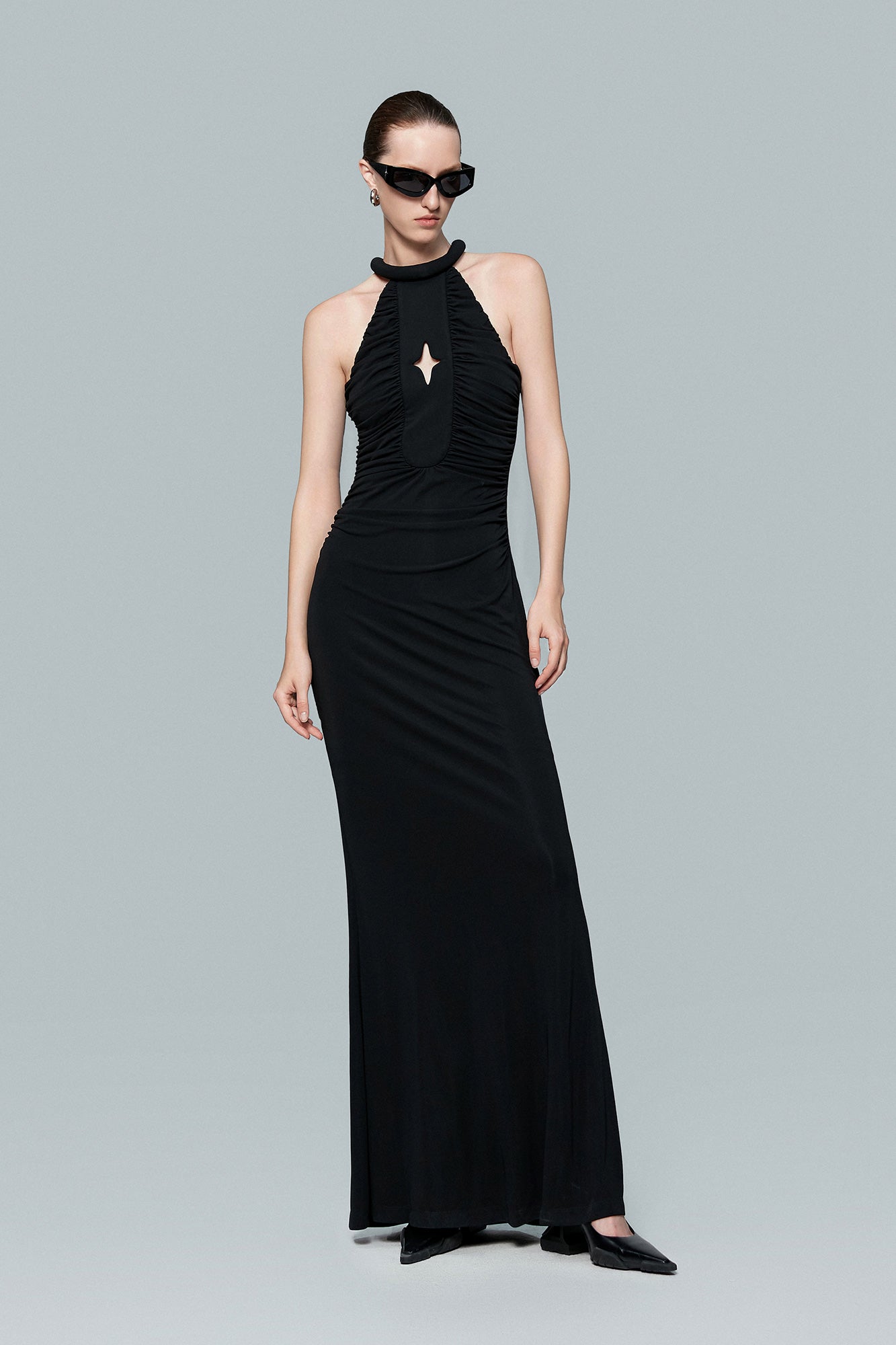 Four-pointed star-hollowed pleated halter dress