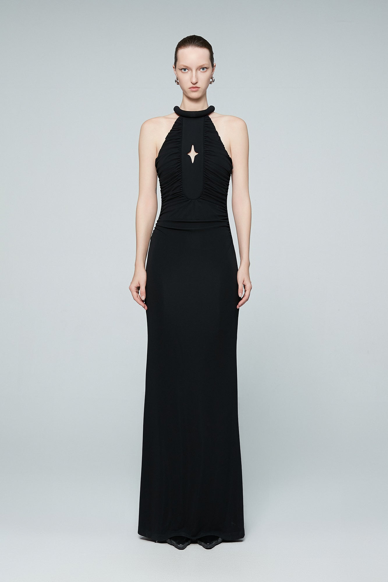 Four-pointed star-hollowed pleated halter dress