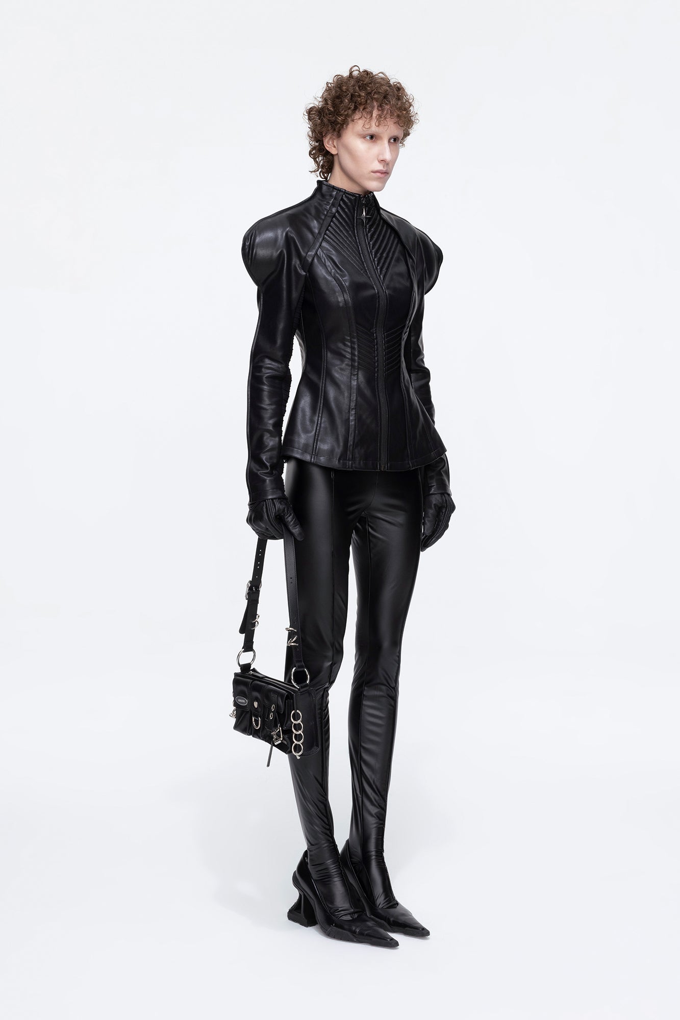 Curved sleeves and three-dimensional structure leather jacket