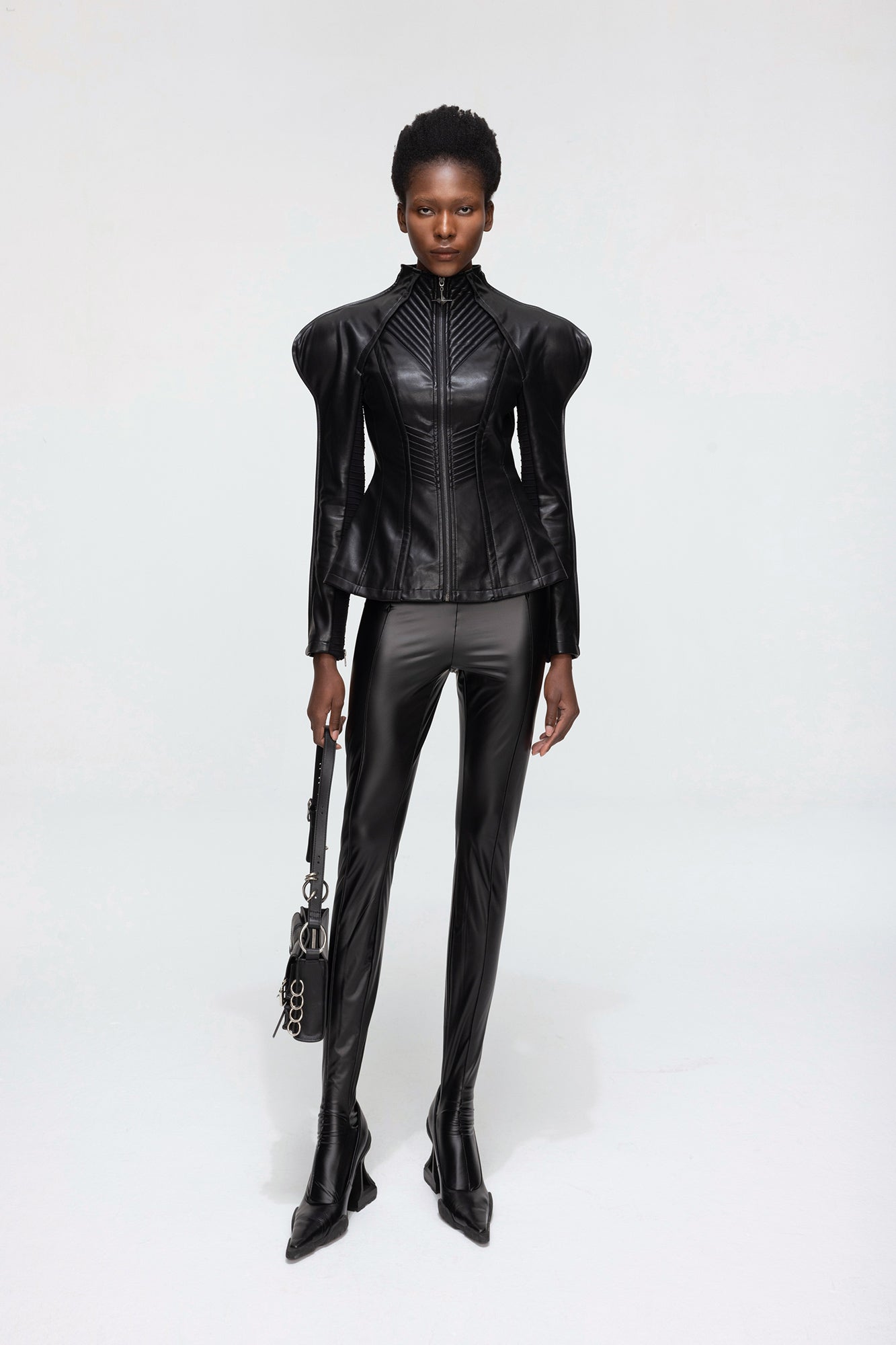 Curved sleeves and three-dimensional structure leather jacket