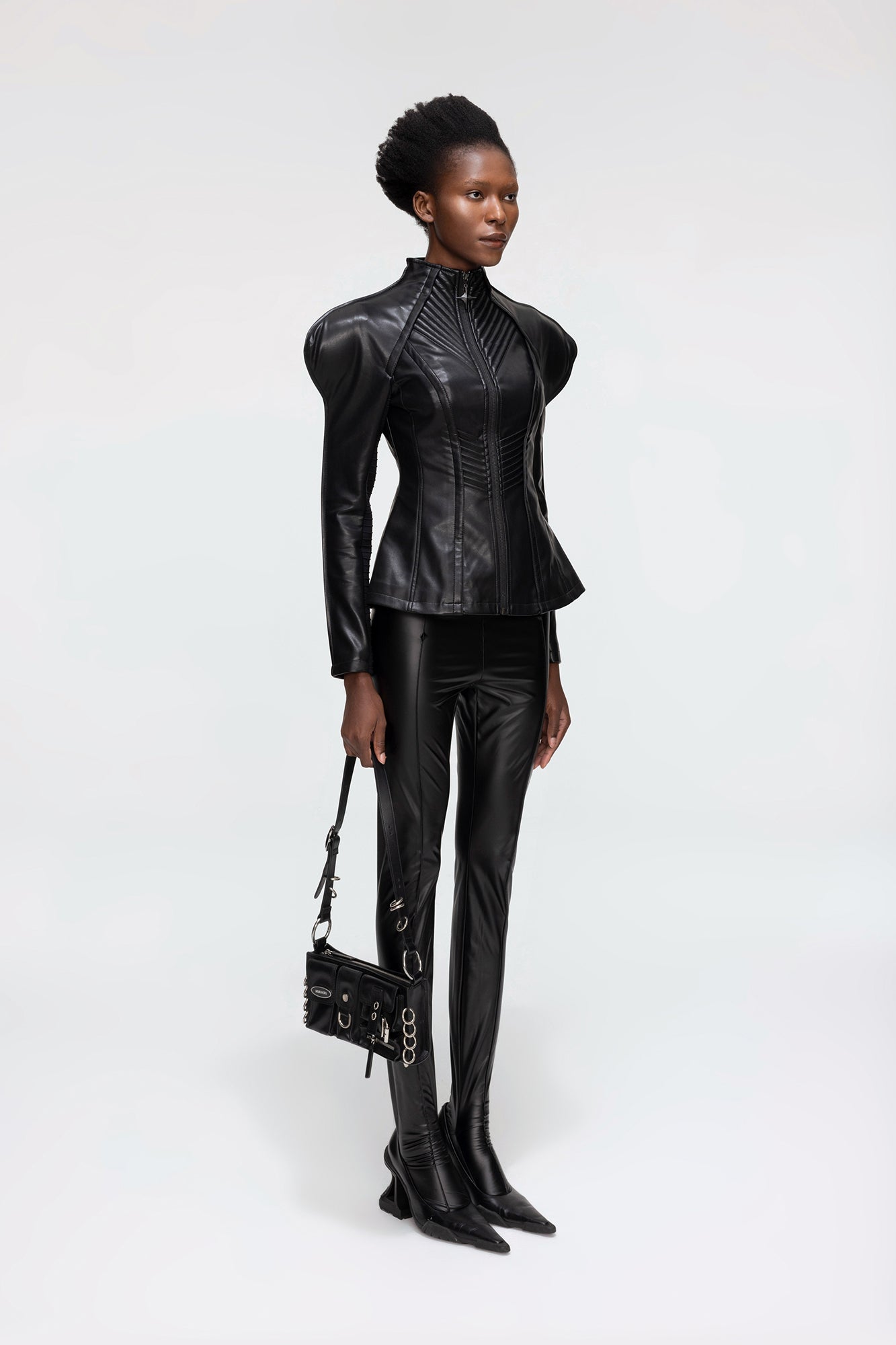 Curved sleeves and three-dimensional structure leather jacket