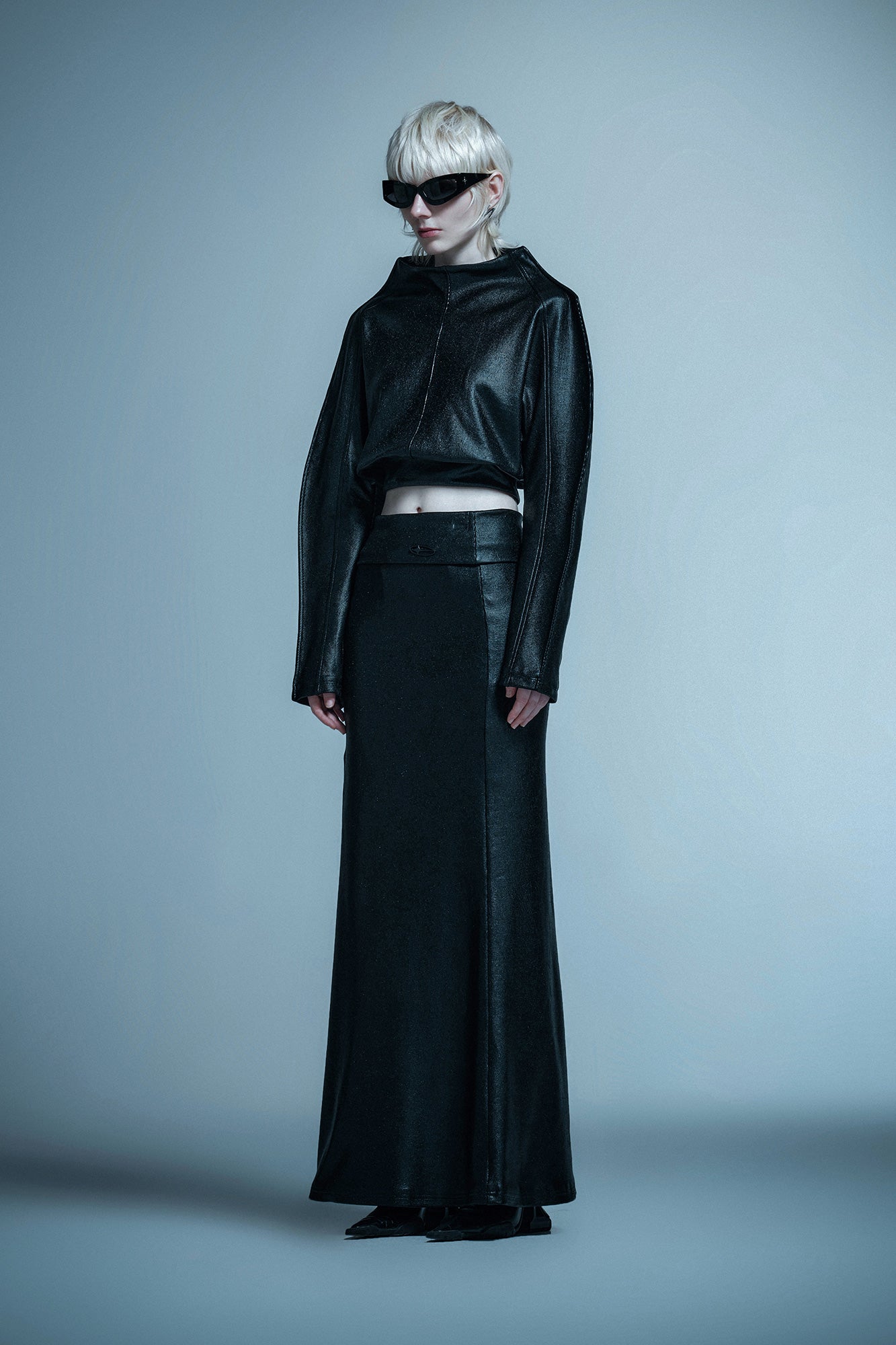 Wide stand collar and pointed sleeves top