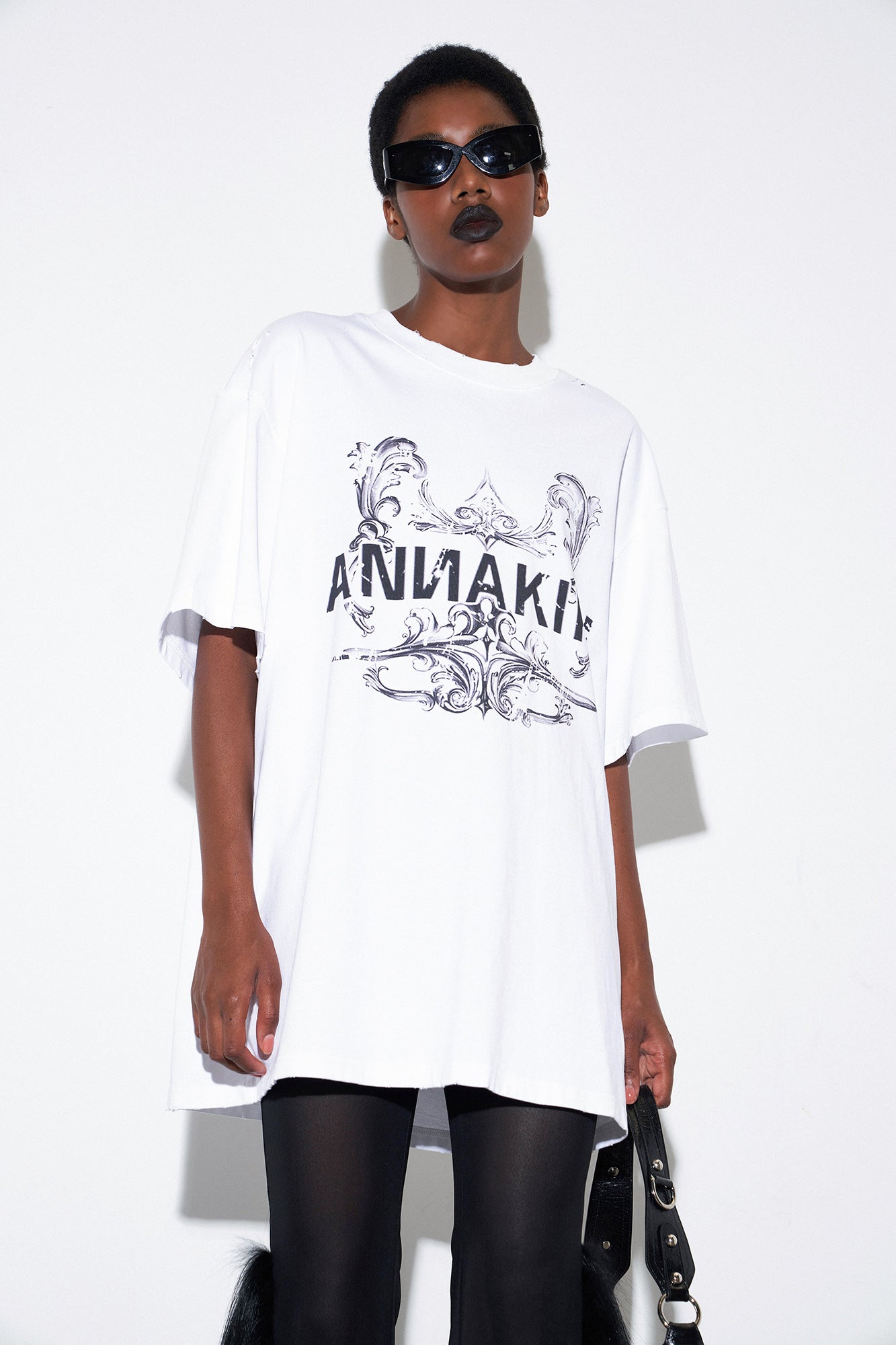 Loose printed T-shirt with holes
