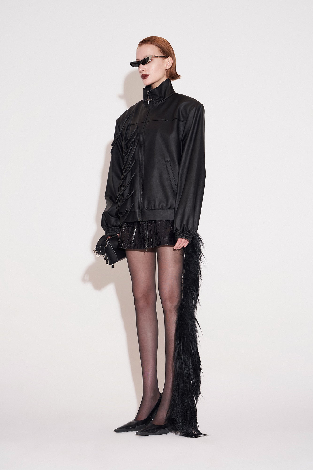 Rope jumper with wide shoulders