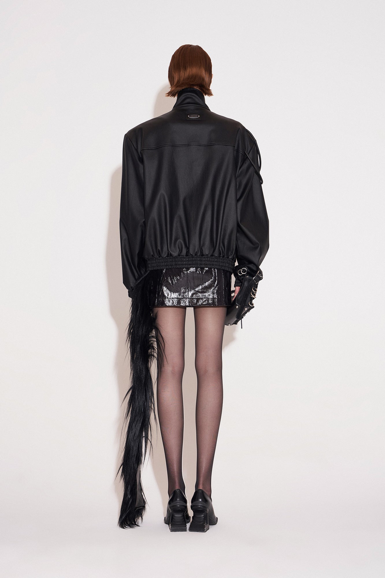 Rope jumper with wide shoulders