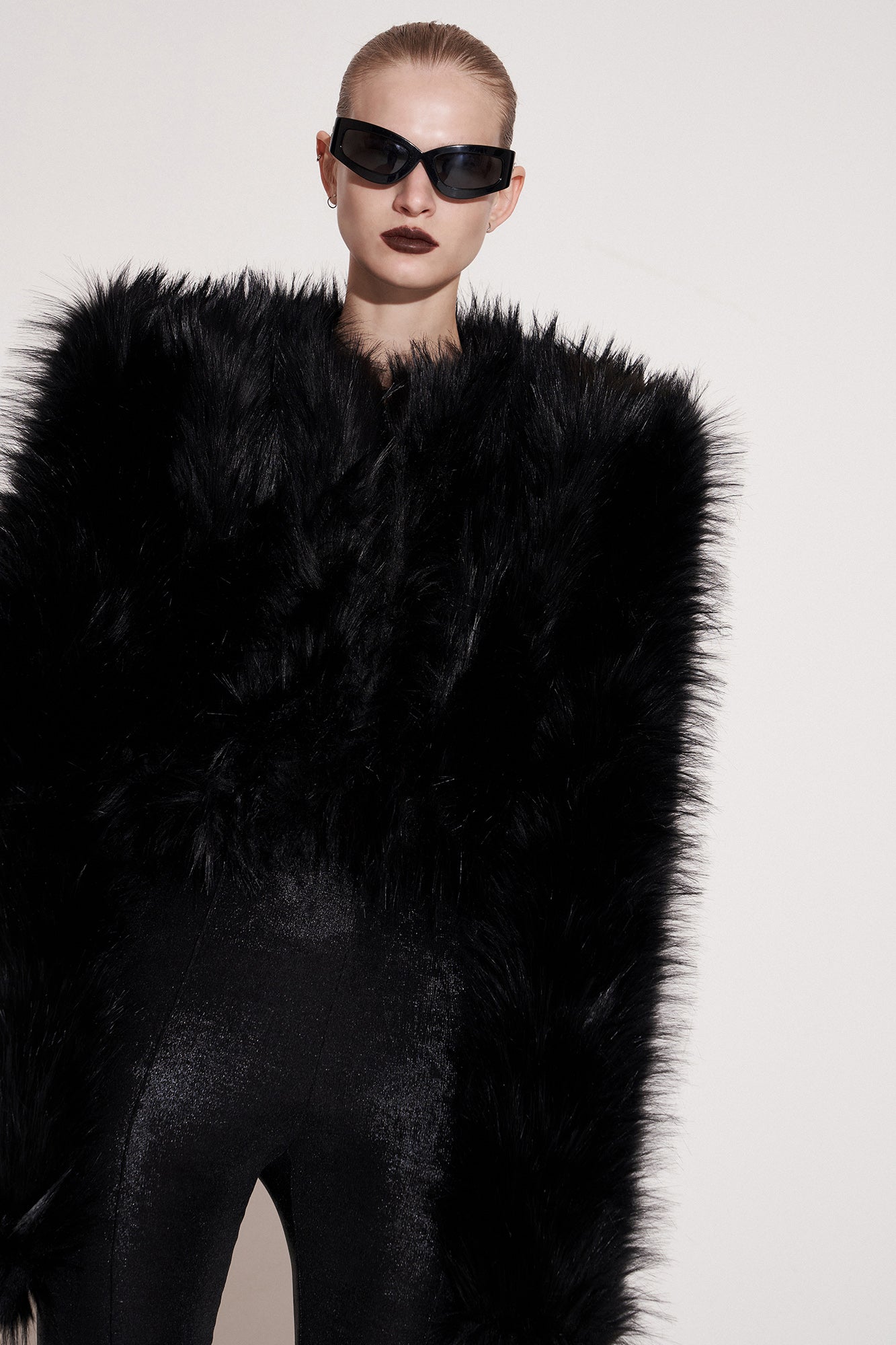 Baggy coat with sloping shoulders in eco-friendly fur