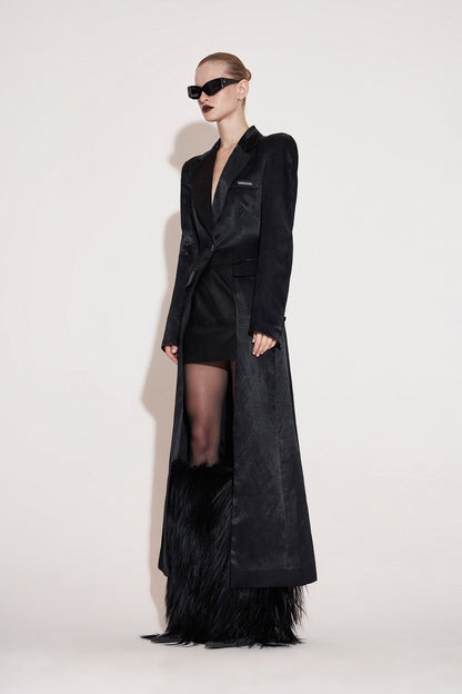 Round shoulder dovetail hem coat
